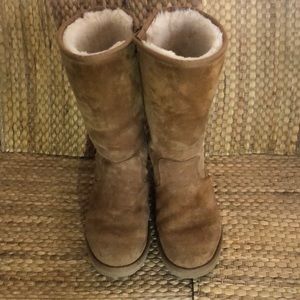 Uggs Worn Once Women’s size 8.5 US